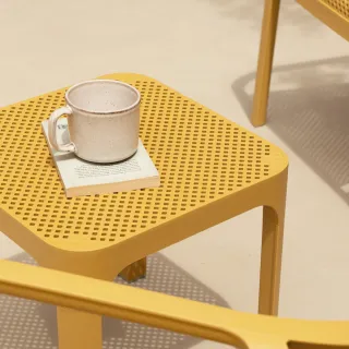 Nuovo Net Table 40: leggerezza e bellezza all'aria aperta