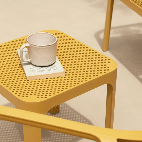 Nuovo Net Table 40: leggerezza e bellezza all'aria aperta